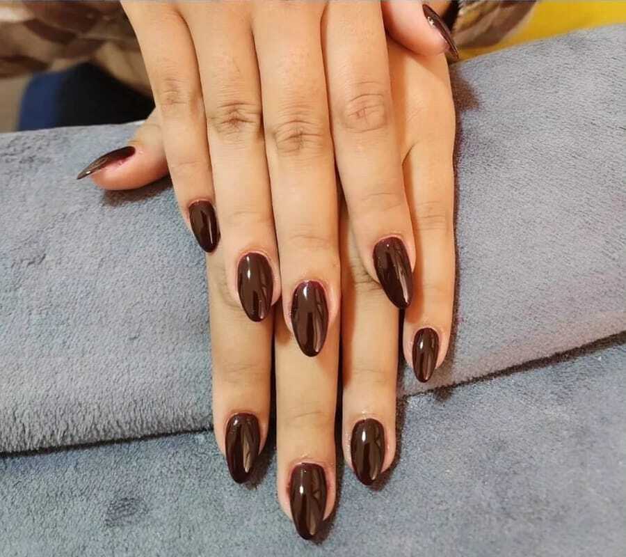 Après manucure et pose vernis au Salon Caramel